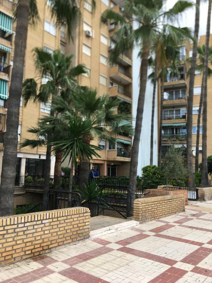 Stunning Spacious City Apartment With Free Parking Málaga Esterno foto
