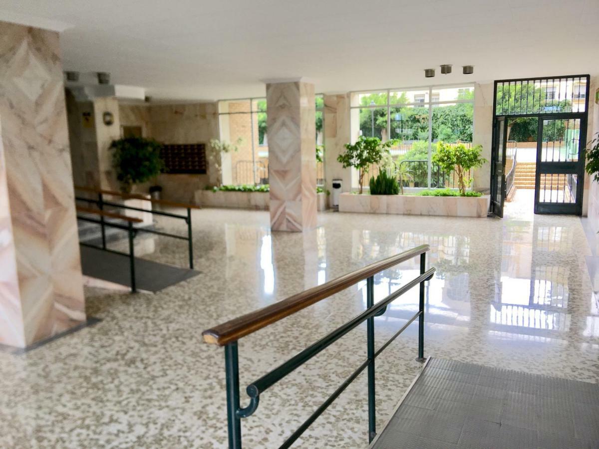 Stunning Spacious City Apartment With Free Parking Málaga Esterno foto