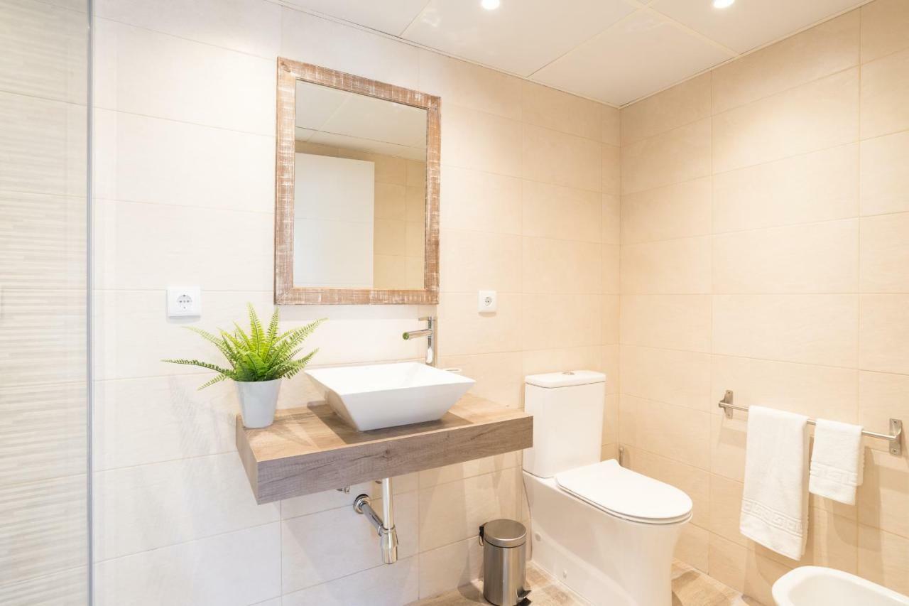 Stunning Spacious City Apartment With Free Parking Málaga Esterno foto