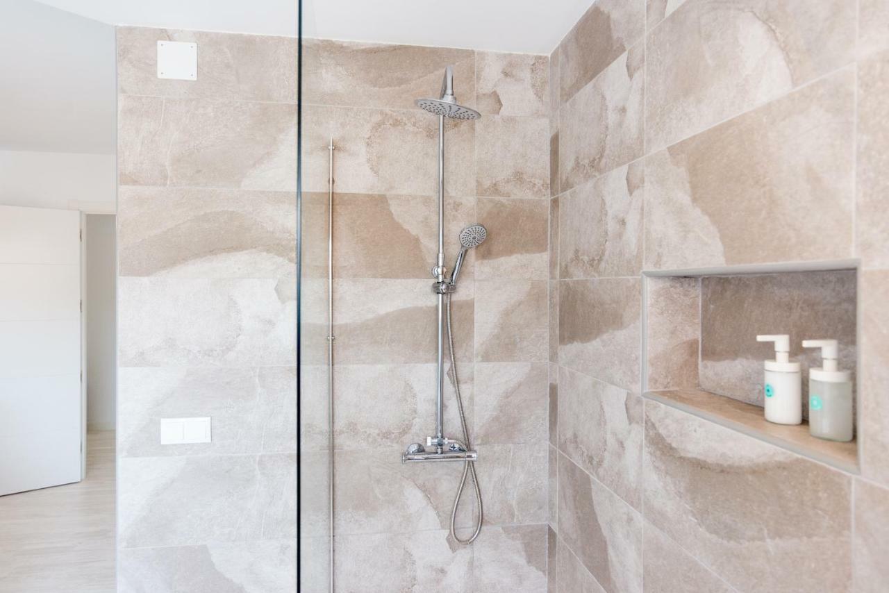 Stunning Spacious City Apartment With Free Parking Málaga Esterno foto