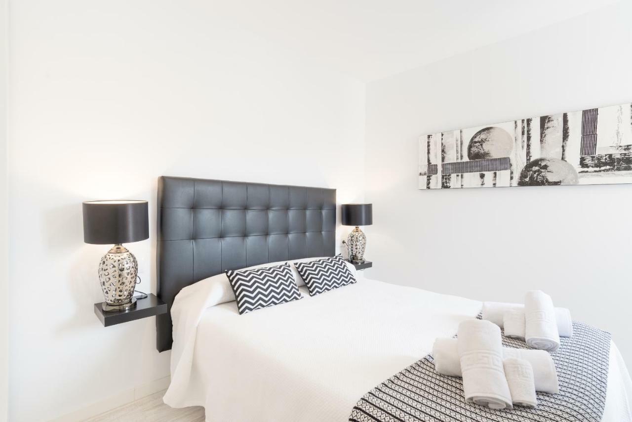 Stunning Spacious City Apartment With Free Parking Málaga Esterno foto