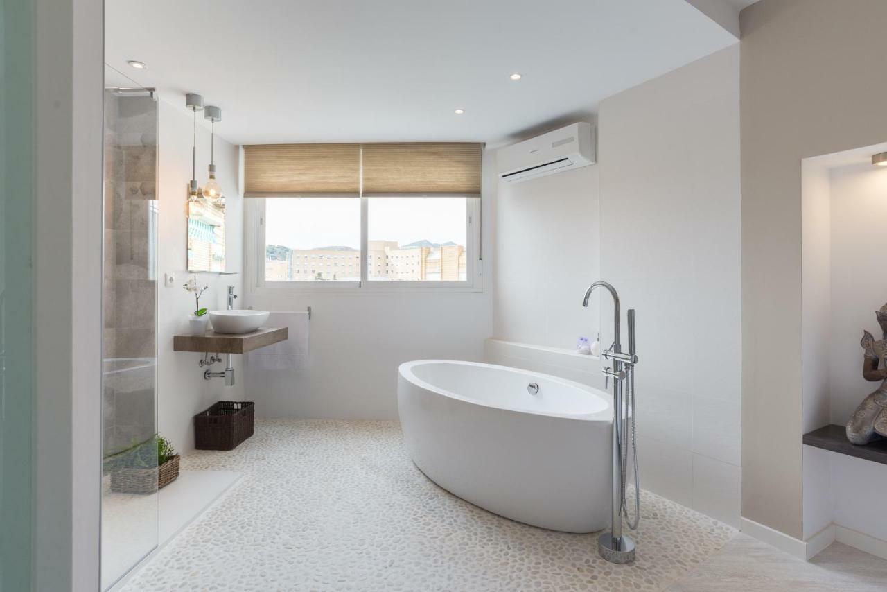 Stunning Spacious City Apartment With Free Parking Málaga Esterno foto
