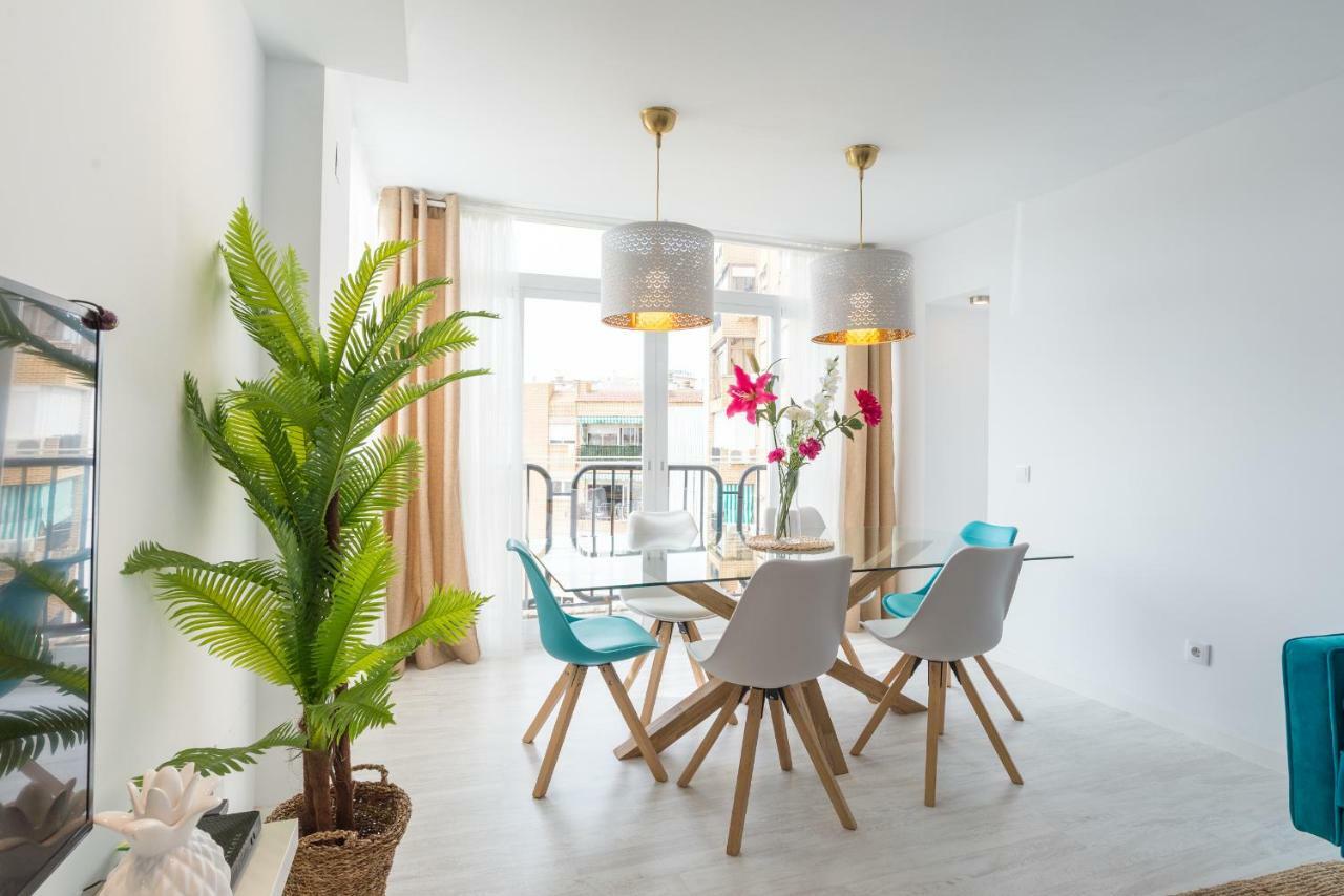 Stunning Spacious City Apartment With Free Parking Málaga Esterno foto