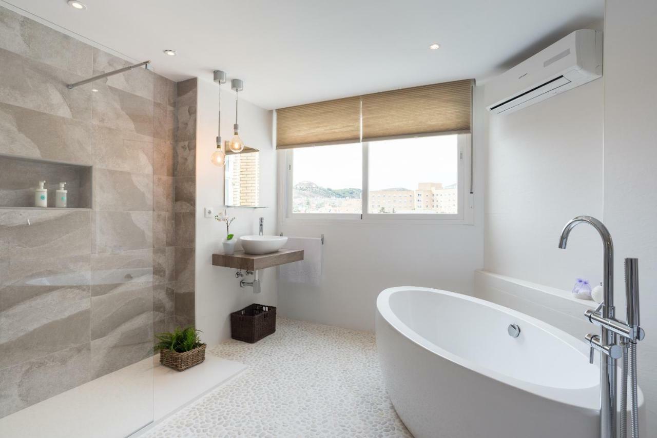 Stunning Spacious City Apartment With Free Parking Málaga Esterno foto