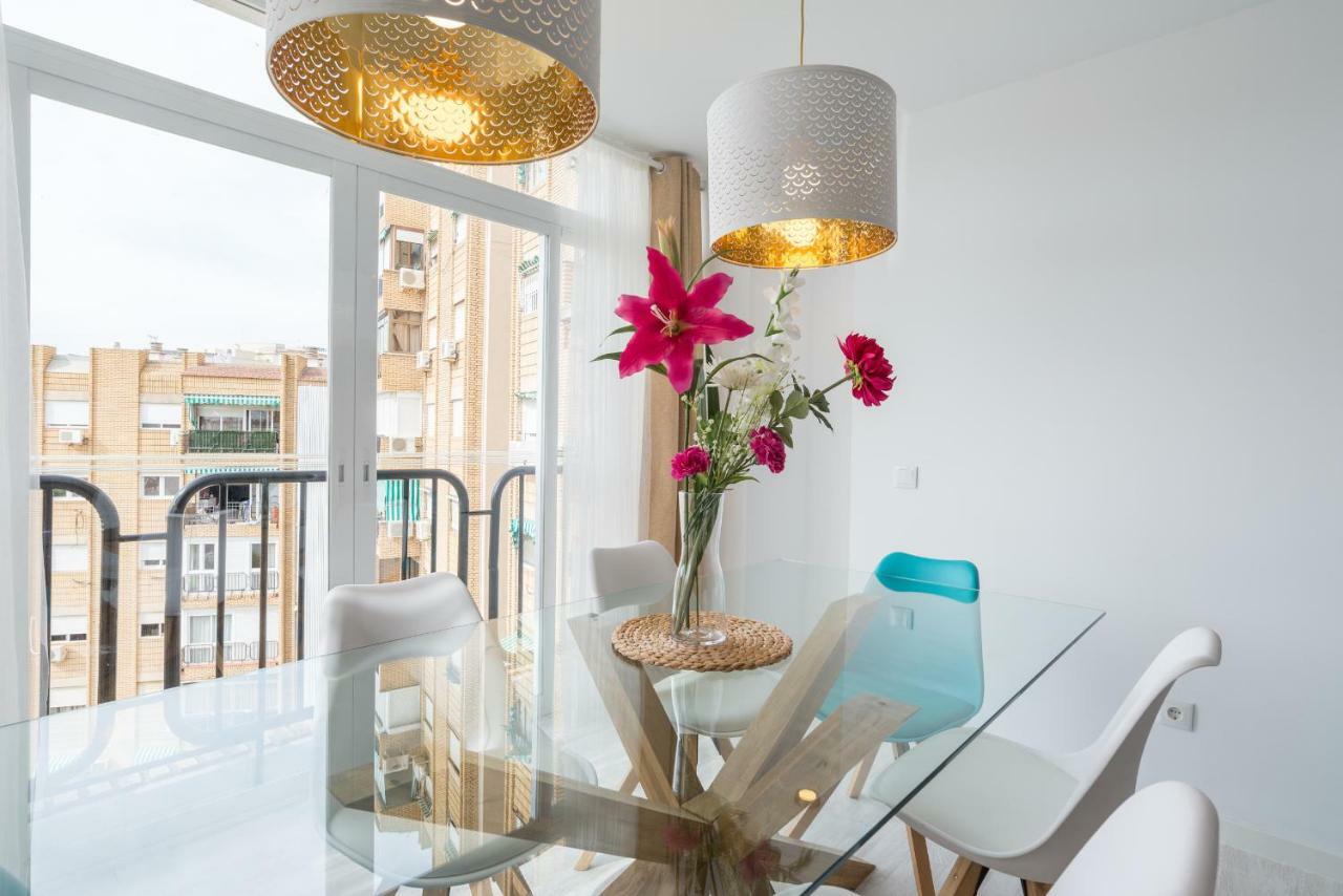 Stunning Spacious City Apartment With Free Parking Málaga Esterno foto