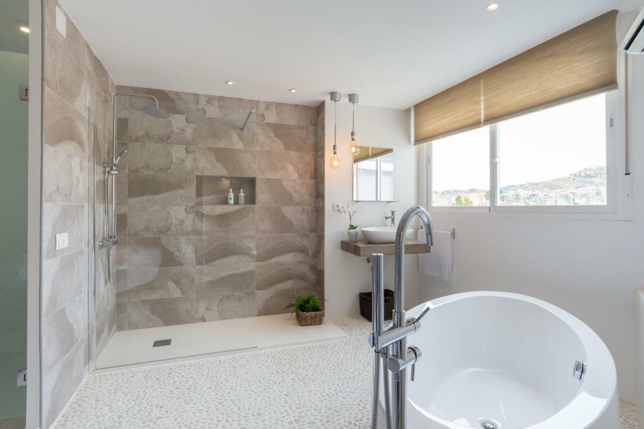 Stunning Spacious City Apartment With Free Parking Málaga Esterno foto